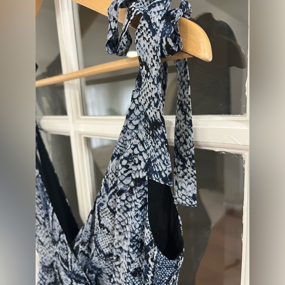 Reformation Dalie Dress  - Size 4 - in the "Python blue " print - Picture 7 of 9